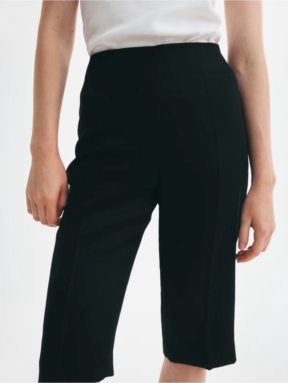 H&M Black High-Waist Cropped Wide-Leg Capris